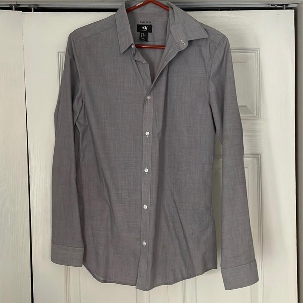 Mens H&M Slim Fit Button Down Easy Iron Size:S worn once, small spots on bottom